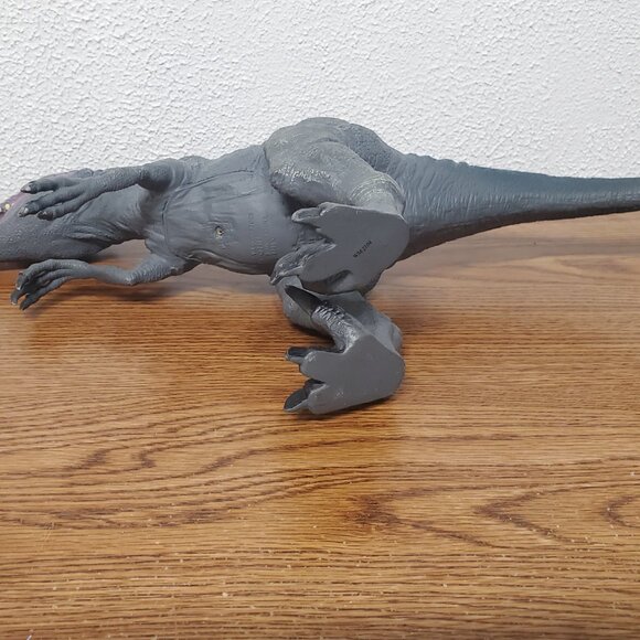 Action Figure 2014 Velociraptors Dinosaur 21" x 12" - Picture 6 of 7